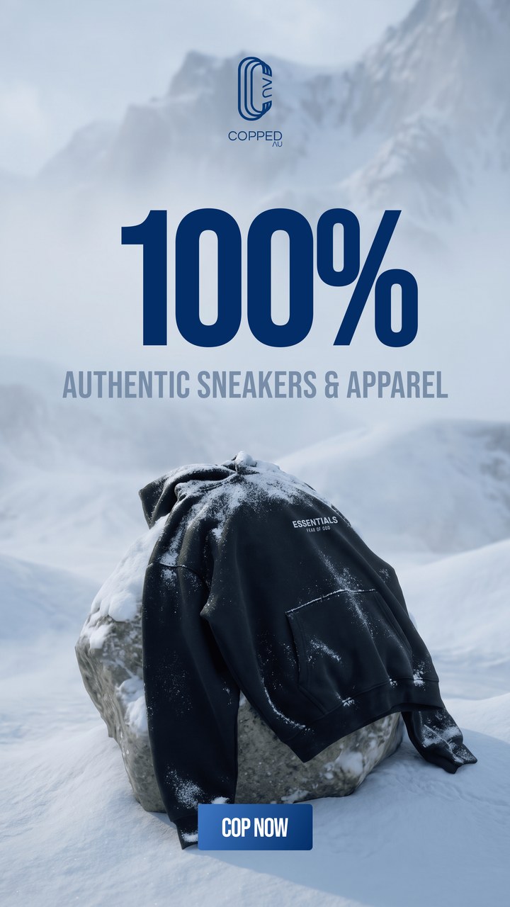 Static ad, authentic streetwear hoodie in the snow